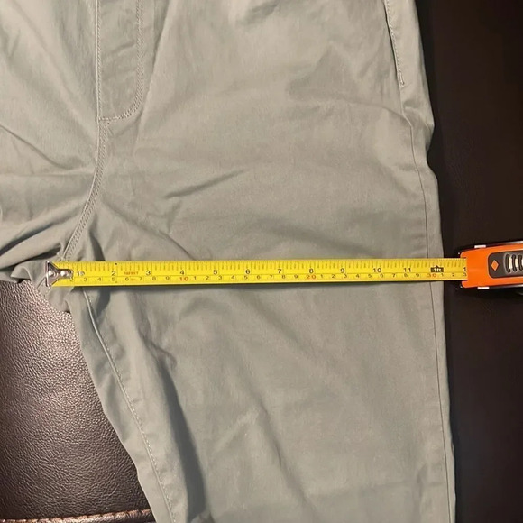 Gloria Vanderbilt Women's Pants Size 16/ Inseam 26"pull on crop length mid-rise. - Picture 10 of 11